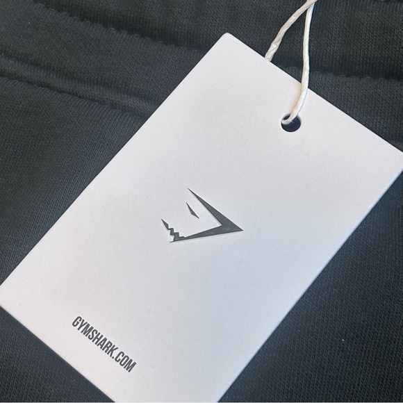 GYMSHARK. Crest 7 Inch Short. New with tags. Medium. - Picture 5 of 8